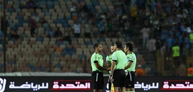 "أنت أهلاوي".. تفاصيل مشادة حكم مباراة بيراميدز مع مشجع زملكاوي